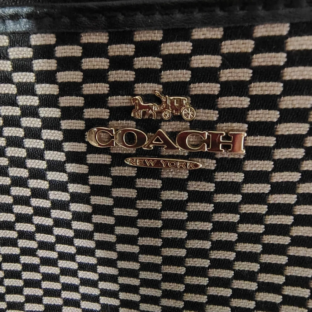 👛Coach Legacy Corner Zip Wristlet F13311 NWOT - Picture 6 of 9